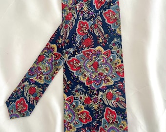 Krawat z włoskiego jedwabiu Pura Seta w stylu vintage: Krawat w kwiaty