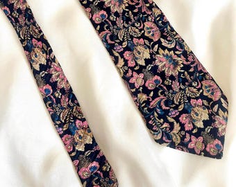 Klasyczny krawat Aker z włoskiego jedwabiu: krawat w kwiaty w stylu retro