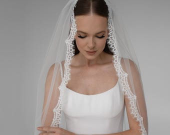 Soft Ivory Bridal Veil with Lace Edging, Floor Length Wedding Headpiece, Soft Bridal Veil, Elegant Bridal Accessories, Summer Wedding Veil
