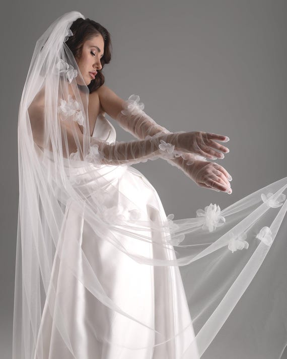 Soft Tulle Bridal Gloves with 3D Flower, Ivory Wedding Accessories, Summer Wedding Sleeves