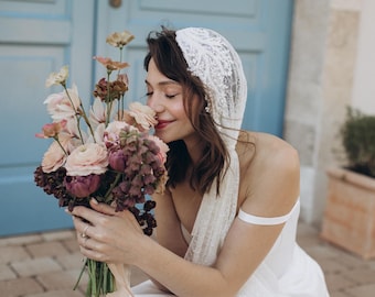 Boho Lace Wedding Veil, Soft Juliet Cap Veil Cathedral, Light Ivory Bridal Veil, Chantilly Lace Romantic Fall Veil, Customized Bridal Veil