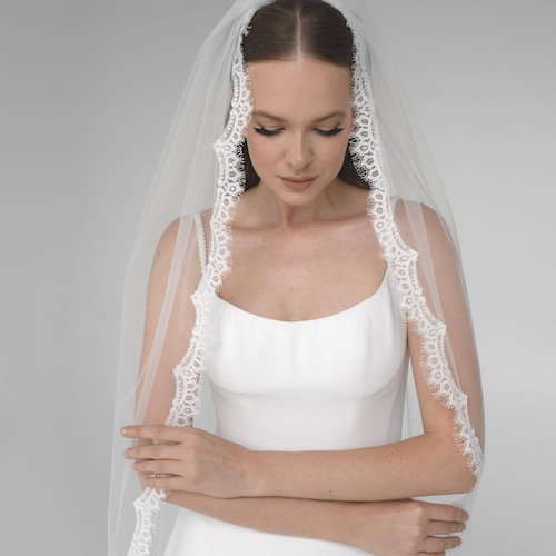Lace Trim Wedding Veil, Ivory Cathedral Length Veil, Bridal  display picture 3