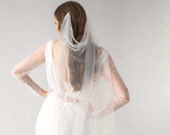 Voile de mariée bohème, longueur cathédrale en tulle ivoire clair avec drapé de perles