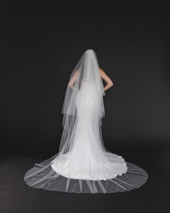 Classic Ivory Tulle Wedding Veil, Elegant Bridal Accessory  display picture 2