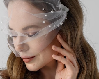 Parelmoer vogelkooi sluier, korte ivoorkleurige sluier voor de bruid, tule gezichtssluier met parels, elegante mini bruidssluier, retro bruidshaaraccessoire