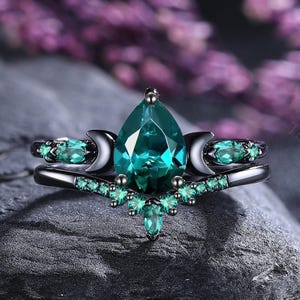 Gothic Birne Smaragd Verlobungsring Set Schwarz Gold Mond Braut Versprechen Ring Jahrestag Geschenke Witchy Ring für Frauen Smaragd Benutzerdefinierte Ringe