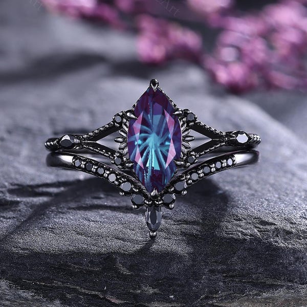Marquise Firework Cut Alexandrite Wedding Ring Set 10K Black Gold Matching Wedding Band Witchy Ring Bridal Promise Ring for Her Wedding Gift