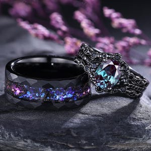 Anillo de compromiso de oro negro con corte ovalado gótico de alejandrita para pareja, anillos a juego para pareja, anillo de bodas con nebulosa de Orión para hombre, anillos para él y para ella.