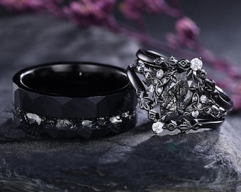 Conjunto de anéis exclusivos em quartzo rutilado preto em formato de marquise, inspirados na natureza, para casais. Alianças de casamento em tungstênio preto para ele e para ela.