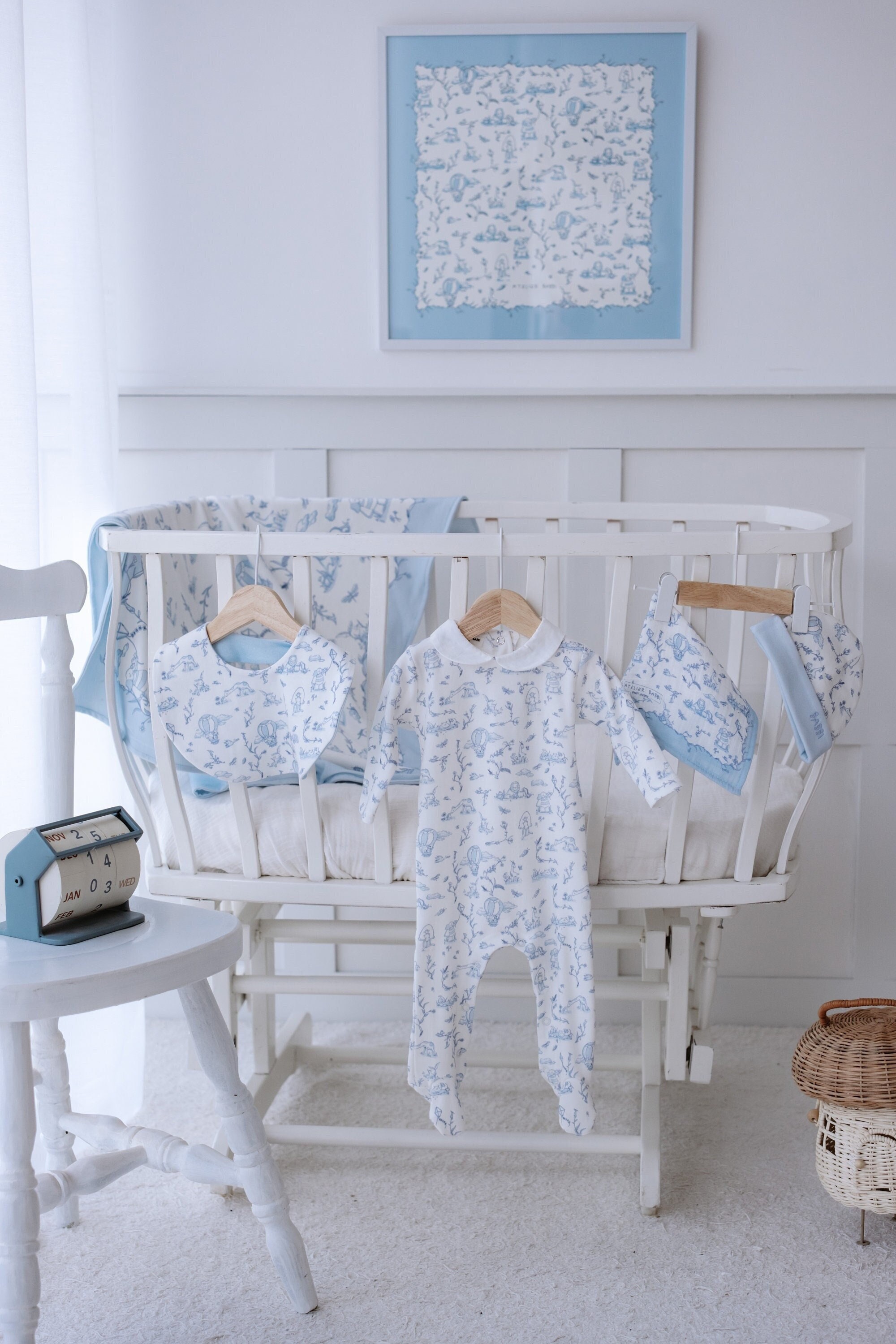 Newborn Cotton Gift Set: 5-Piece Blue Toile de Jouy Collection Baby Clothes