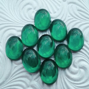 Cuentas de cristal checo Preciosa ovaladas de color verde esmeralda, con parte trasera plana y lámina dorada, de 8 x 10 mm * Fabricación de joyas y piezas de repuesto * 12 unidades