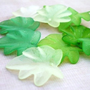 27x24mm Frosted Lucite Leaves in Shades of Green 12pcs image 5