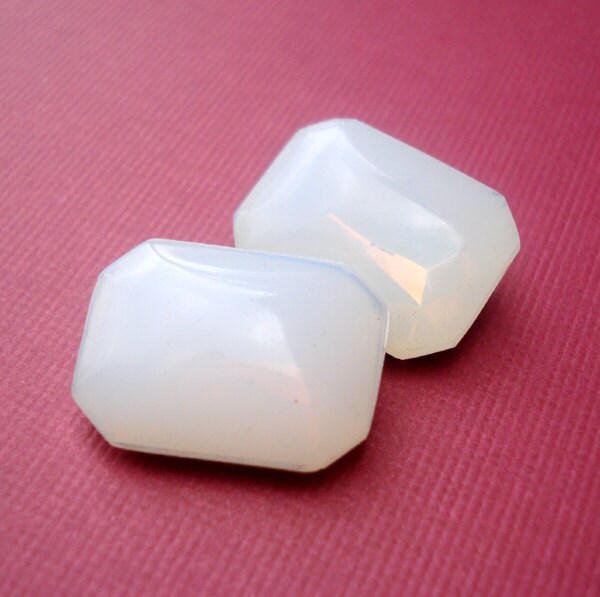 カメオ 額装 18x13mm White Opal Vintage Octagon Smooth Top Gold Foiled