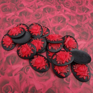 30x40mm Victorian Carved Red Rose Flower On Black * Two Tone * Resin Flat Back Cabs * 6PCS