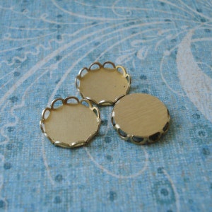 11mm Brass Lace Edge Round Settings for Flat Back Jewels or Cabs * DIY Jewelry Making Supplies * 24PCS