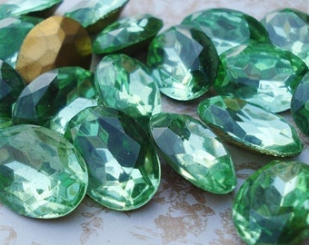 18x13mm Green Peridot Gold Foiled Vintage Czech Pointed Back Oval Faceted Glass Jewel Cabs 6pcs