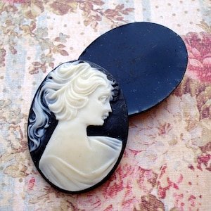 40x30mm Black Resin/Acrylic Oval Flat Back Vintage Cameo with Ivory/White Victorian Lady Silhouette 6pcs