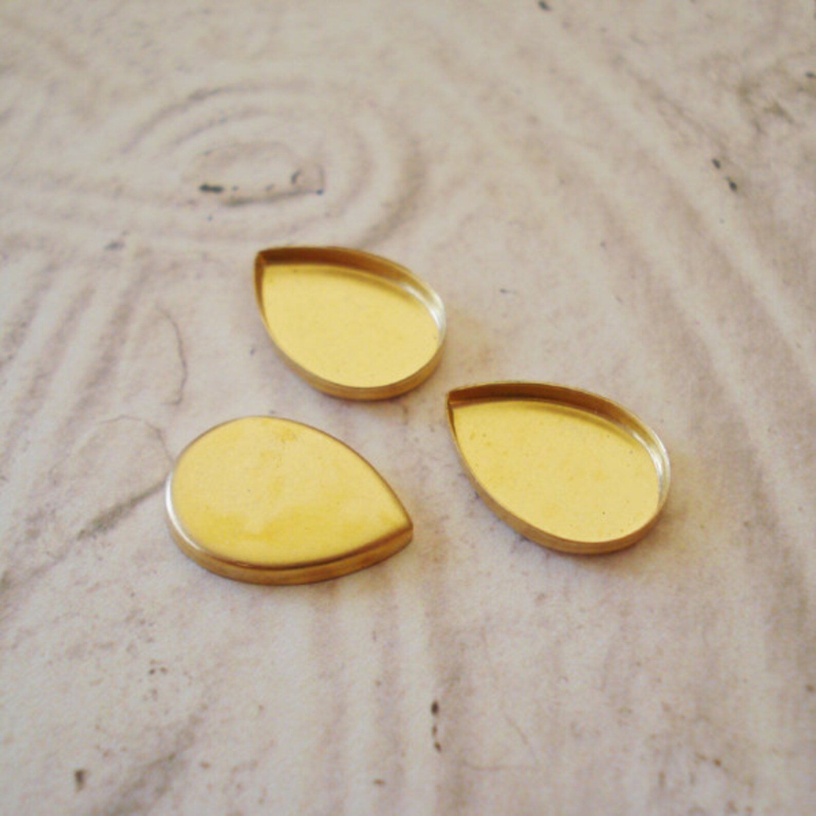 14x10mm Brass Pear/teardrop 2mm High Wall Flat Closed Back Etsy