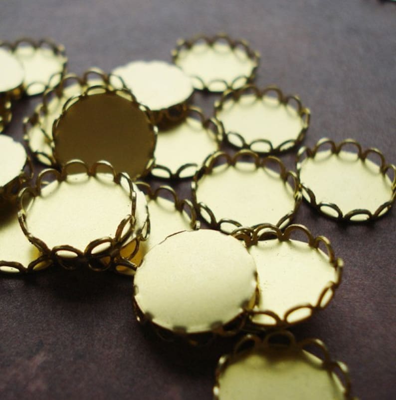 10mm Brass Scalloped Lace Edge Round Settings for Flat Back Rhinestone Jewels or Cabs 12pcs
