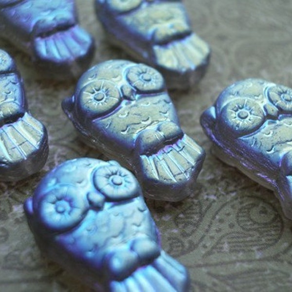 Owl Fire Polished 3-D Vintage Czech Pressed Glass * 18x11mm * Iridescent on One Side Only Owl Beads 6PCS