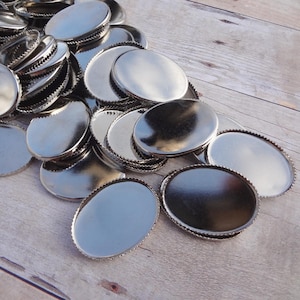 25x18mm Borde dentado plateado Oval Vintage Parte posterior plana Ajustes de bisel de acero niquelado 12PCS