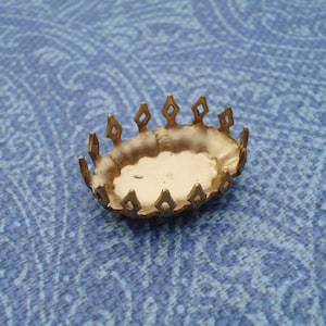 Borde de corona de latón de 18x13 mm, configuración ovalada trasera cerrada para cabinas traseras planas o ligeramente puntiagudas * Fabricación de joyas DIY * 12PCS