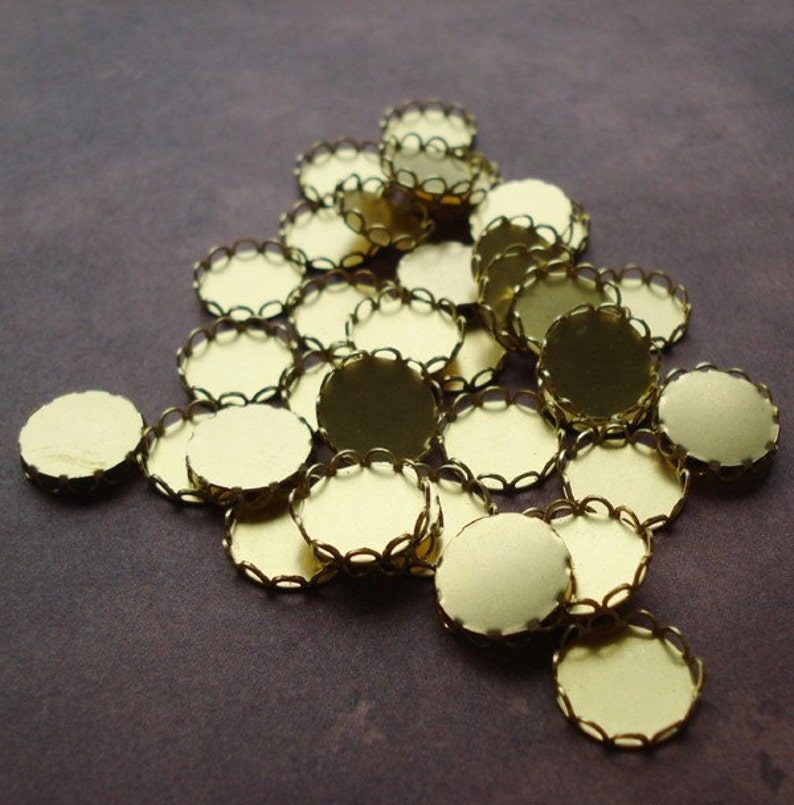 10mm Brass Scalloped Lace Edge Round Settings for Flat Back Rhinestone Jewels or Cabs 12pcs