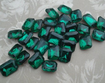 12x10mm Emerald Green Vintage Gold Foiled Back Octagon Faceted Pointed Back Czech Glass Cabs 12PCS