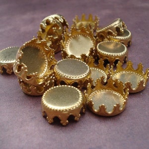11mm Brass Crown Edge Round Closed Back Rhinestone Settings for Flat Back Cabs or Jewels * DIY Jewelry Making * 12PCS