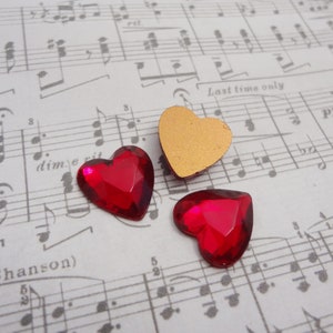 11mm Ruby Heart Gold Foiled Flat Back Vintage Faceted Top Glass Cabs * DIY Jewelry Making Supplies * 6PCS