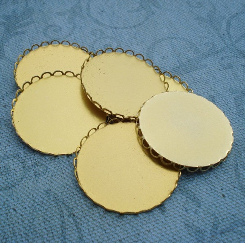 31mm Brass Scalloped Lace Edge Round Closed Back Settings for Flat Back Jewels, Cabs or Fimo Sculptures 3pcs image 2