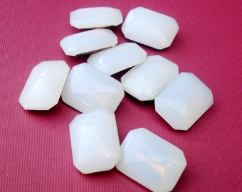 カメオ 額装 18x13mm White Opal Vintage Octagon Smooth Top Gold Foiled