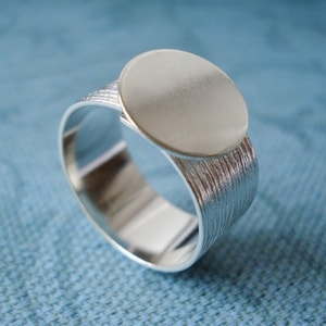 13mm Silver Adjustable Ring with 10mm Brushed Silver Band and 13mm Round Base for Flat Back Cab 1PC