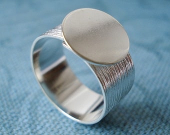 13mm Silver Adjustable Ring with 10mm Brushed Silver Band and 13mm Round Base for Flat Back Cab 1PC