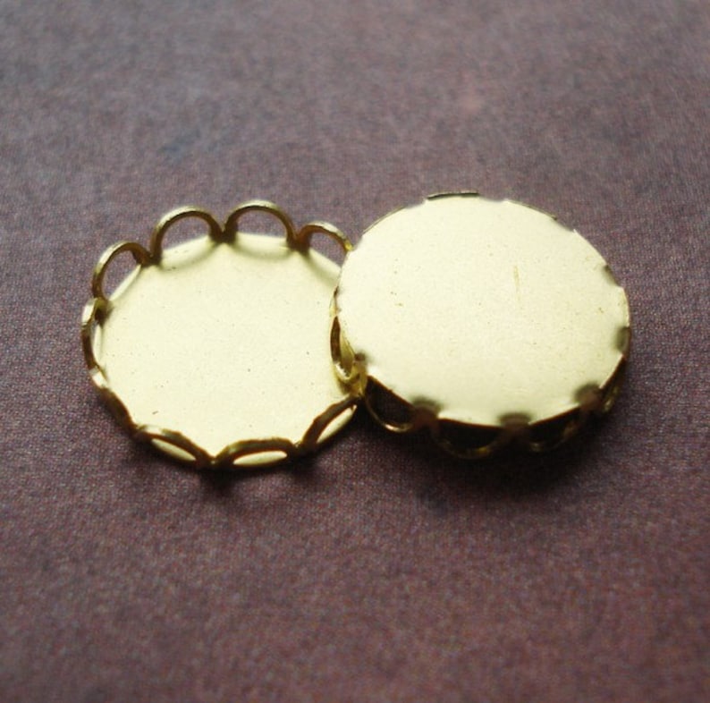 10mm Brass Scalloped Lace Edge Round Settings for Flat Back Rhinestone Jewels or Cabs 12pcs