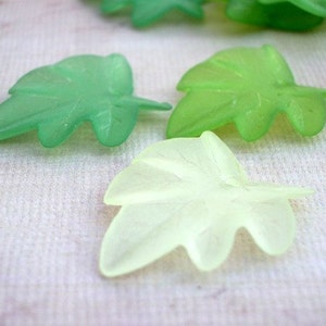 27x24mm Frosted Lucite Leaves in Shades of Green 12pcs image 3