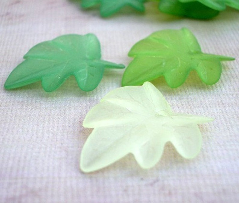 27x24mm Frosted Lucite Leaves in Shades of Green 12pcs image 3