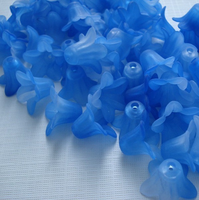 thumbnail image 2 of 14mm Acrylic Frosted Lucite Lily Trumpet Flower Beads – Mixed Colors – UK Seller 2 of 6