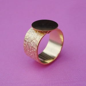 Gold Plated Adjustable Finger Ring with 10mm Floral Band and 13mm Base for a Flat Back Cab 1PC