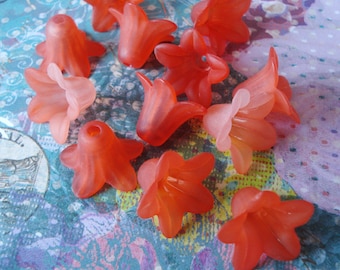 18 x 12mm Frosted Matte Lucite Five Petal Trumpet Type Flowers In Shades Of Brick Red 12pcs