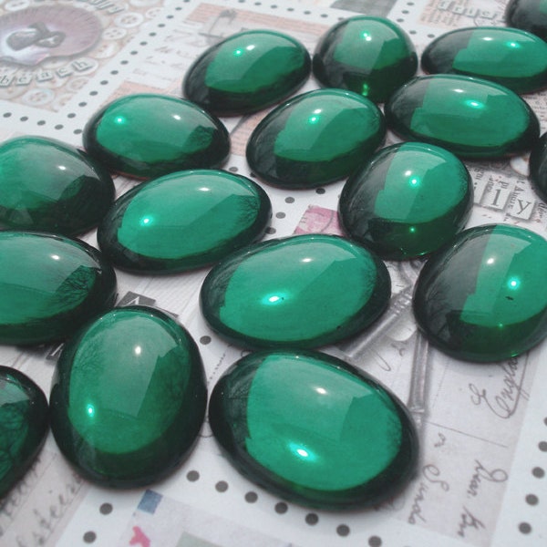 25x18mm Emerald Green Gold Foiled Flat Back Czech Oval Smooth Top Glass Cabs 2PCS