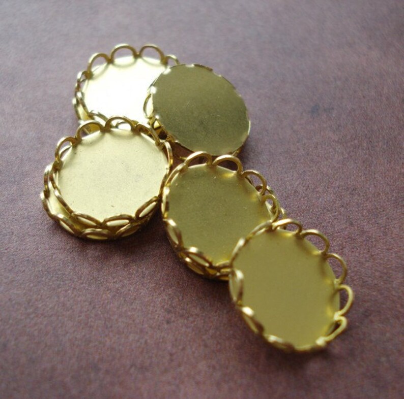 10mm Brass Scalloped Lace Edge Round Settings for Flat Back Rhinestone Jewels or Cabs 12pcs