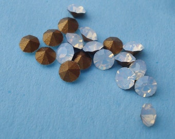 Preciosa 18PP/Approximately 2.5mm White Opal Gold Foiled Pointed Back MC Round Glass Rhinestone Jewel Stones 24PCS