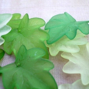 27x24mm Frosted Lucite Leaves in Shades of Green 12pcs image 4