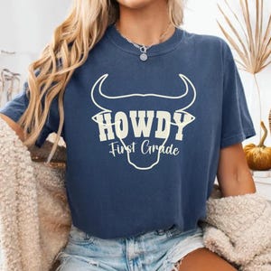 Camiseta de profesor occidental PNG: Diseño de camiseta de primer grado (archivo digital)