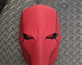 Rote Hauben Maske