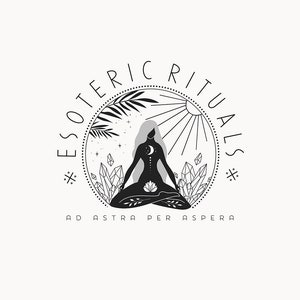 Puede incluir: Ilustraci&oacute;n en blanco y negro de una mujer meditando en un c&iacute;rculo con el texto "ESOTERIC RITUALS" y "AD ASTRA PER ASPERA" debajo del c&iacute;rculo.