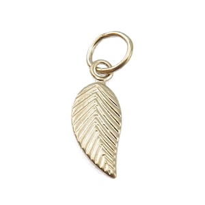 Ciondolo foglia riempita d'oro con anello 12mm