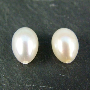 PAIR 6.5-7mm x 5-5.5mm Freshwater Pearl Ivory Teardrop Half Drilled