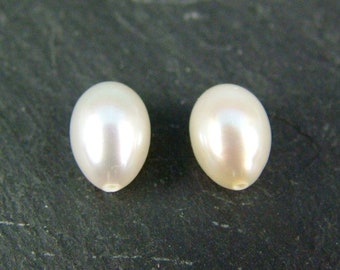 PAIR 6.5-7mm x 5-5.5mm Freshwater Pearl Ivory Teardrop Half Drilled